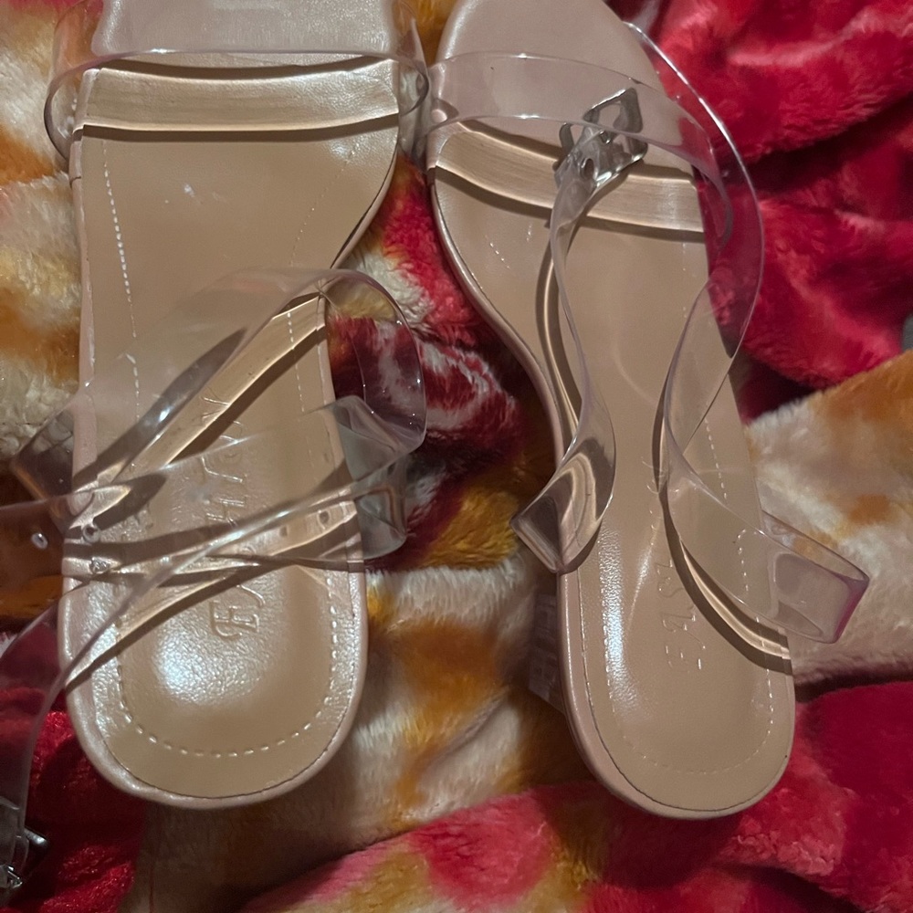 CLEAR HEELS